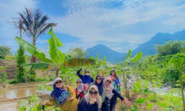 Trekking Curug Bidadari Sentul bersama Indo Trekking"