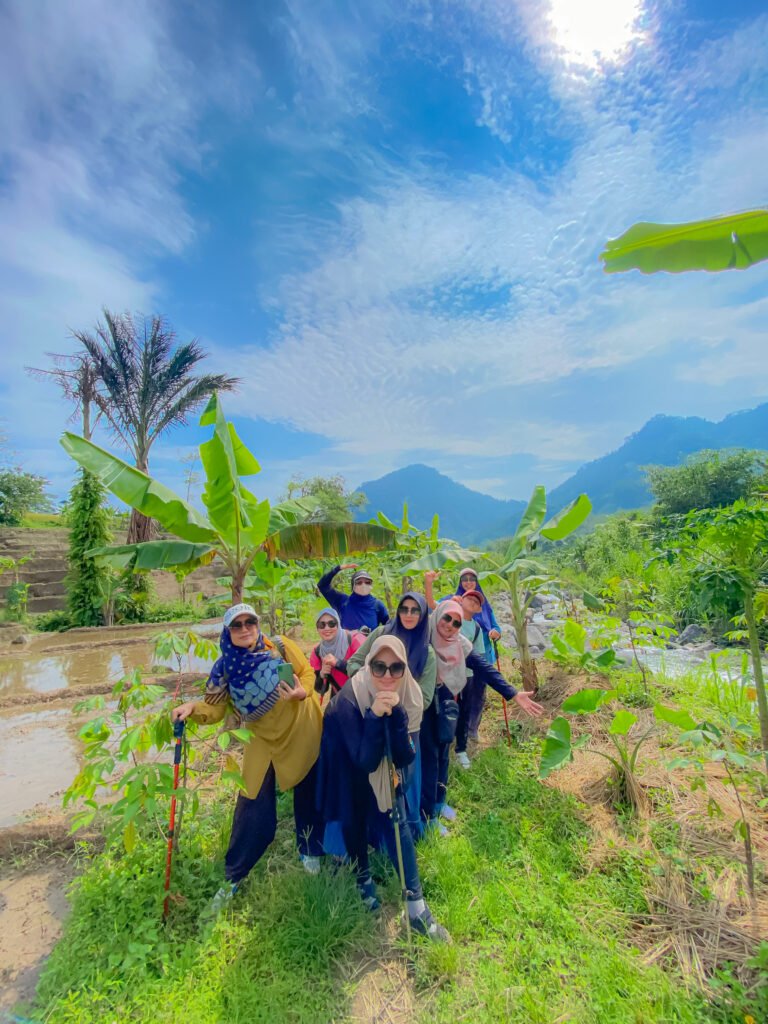 Trekking Curug Bidadari Sentul bersama Indo Trekking"