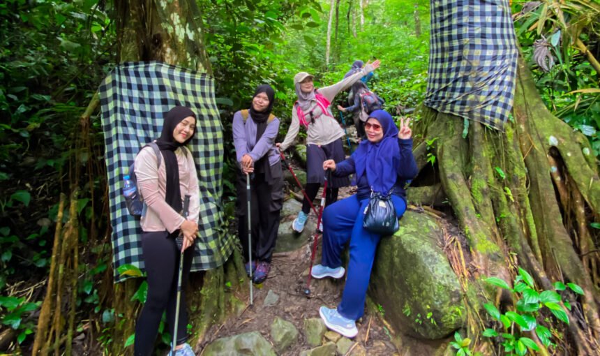 Panduan Lengkap Trekking Sentul: Jalur, Tips, dan Destinasi Terbaik
